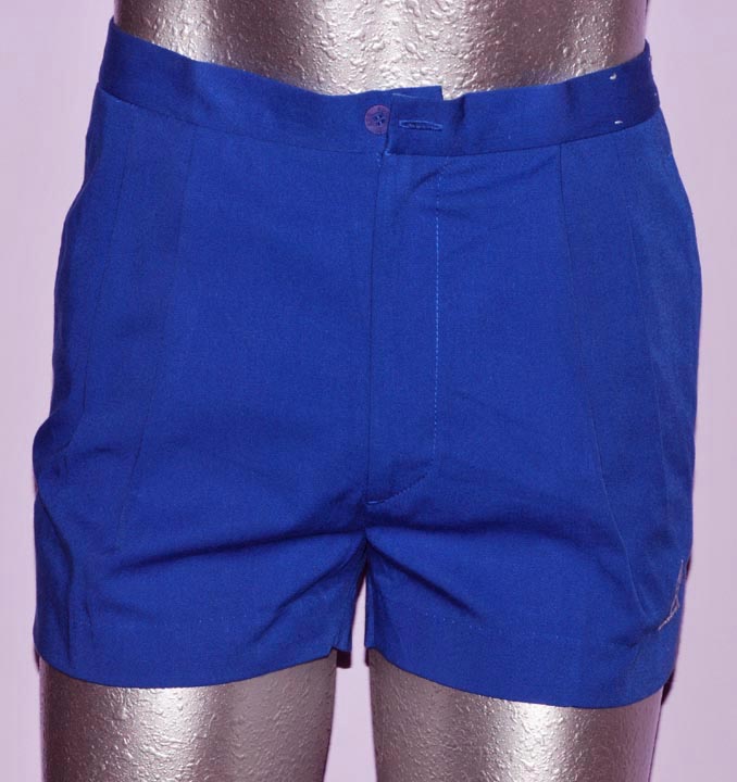 Le Coq Sportif — LE COQ SPORTIF #142 MENS/BOYS 13" "PLEATED" SHORT [ROYAL] (30")