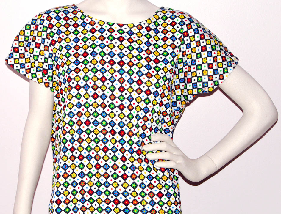Why Not — WHY NOT "FLOWERS" CAP SLEEVE BOAT-NECK (MEDIUM)